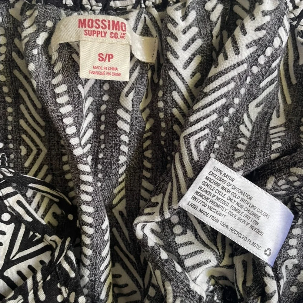 Mossimo supply co. Romper with pockets - Picture 3 of 5
